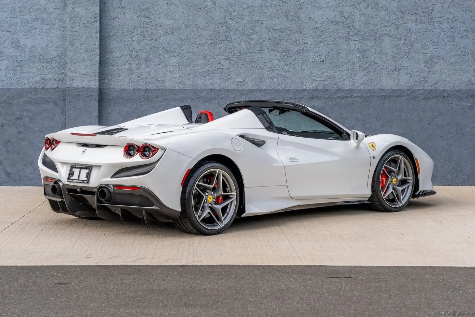 1,400-Mile 2023 Ferrari F8 Spider photo 2