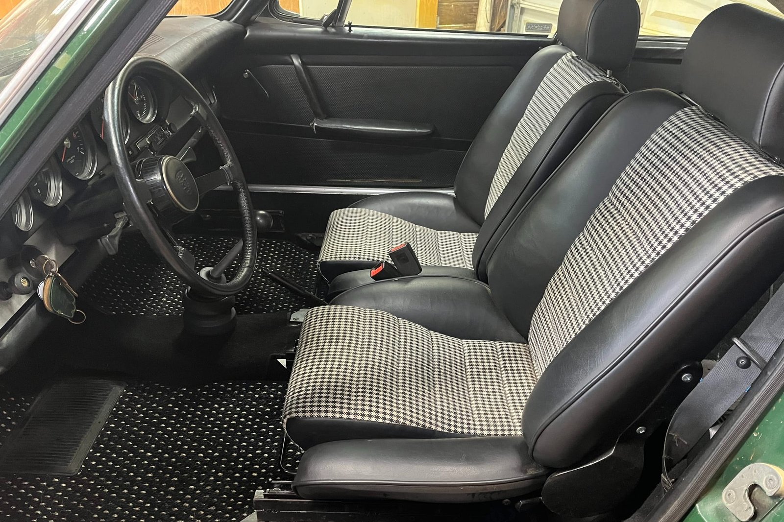 2.3L Flat-Six-Powered 1968 Porsche 912 Coupe 5-Speed photo 4