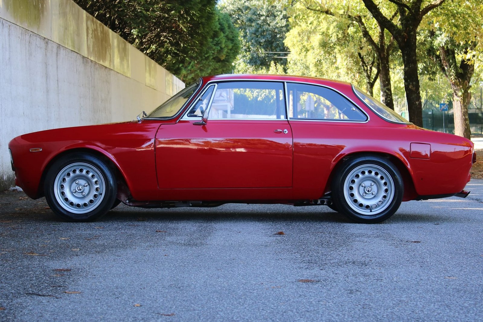 2.0L Twin Spark–Powered 1968 Alfa Romeo GT 1300 Junior photo 4