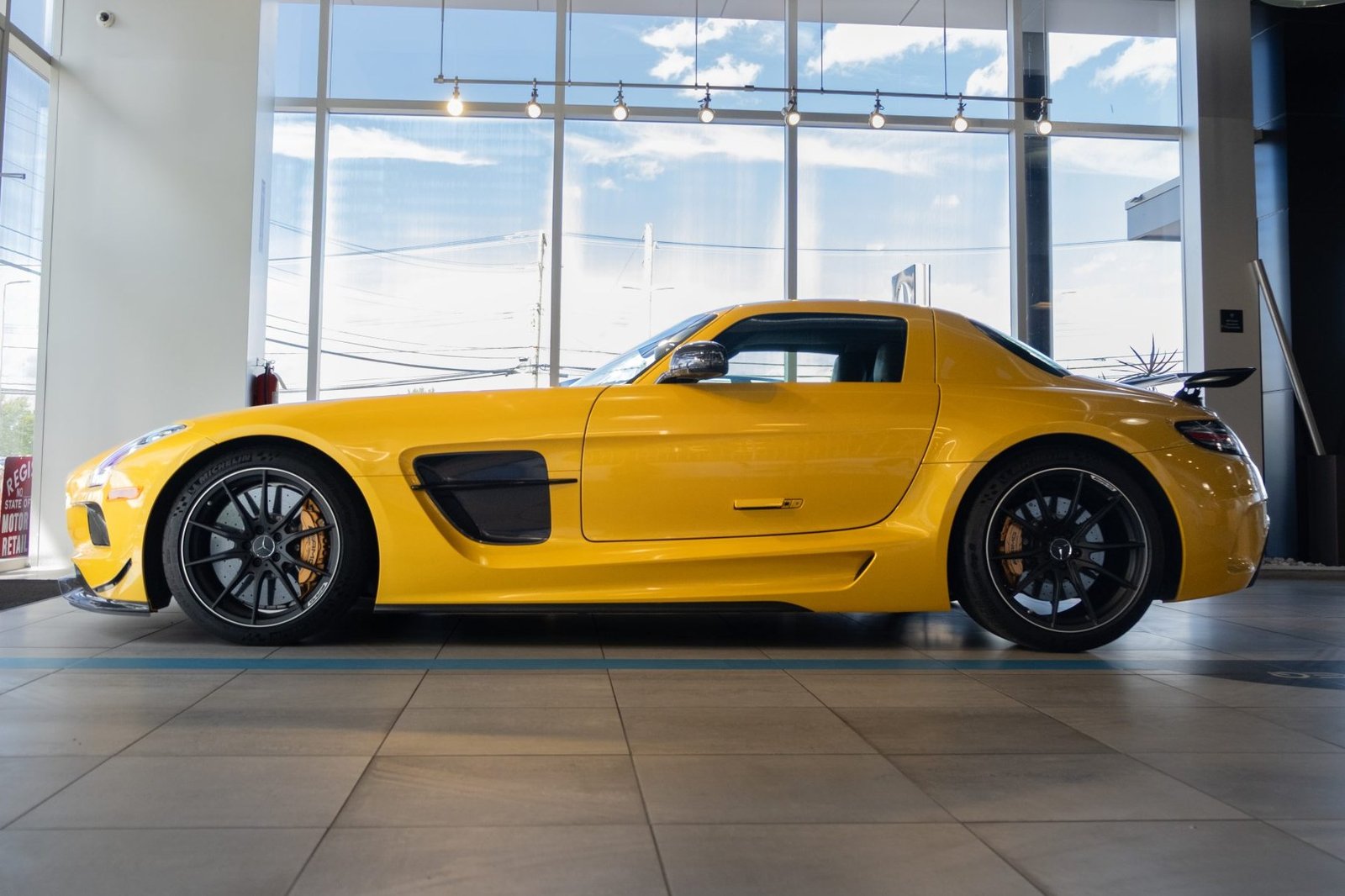 576-Mile 2014 Mercedes-Benz SLS AMG Black Series photo 3