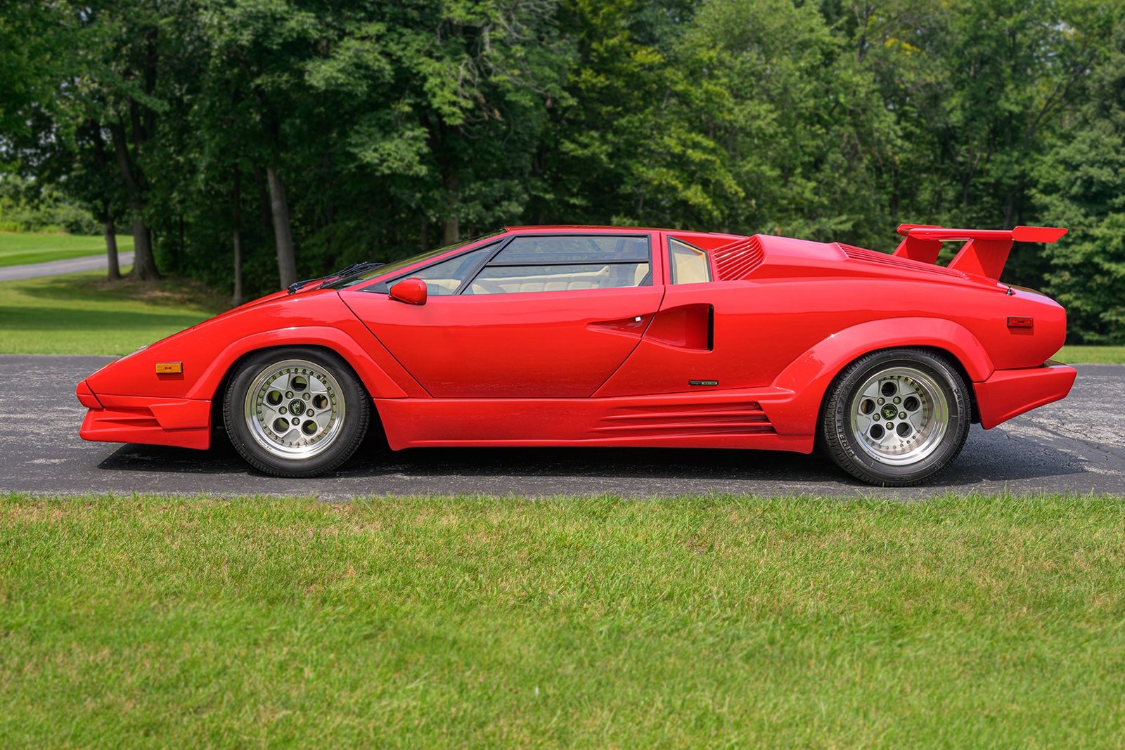27-Years-Family-Owned 1989 Lamborghini Countach 25th Anniversary photo 4