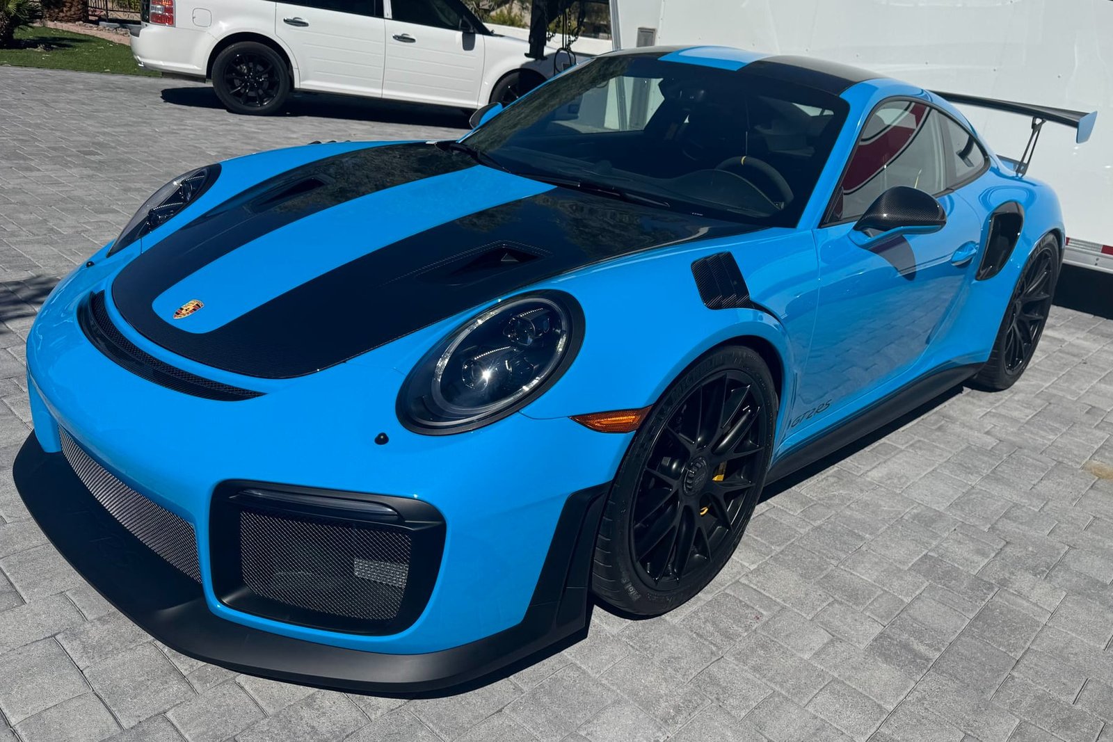 799-Mile 2018 Porsche 911 GT2 RS Weissach photo 2