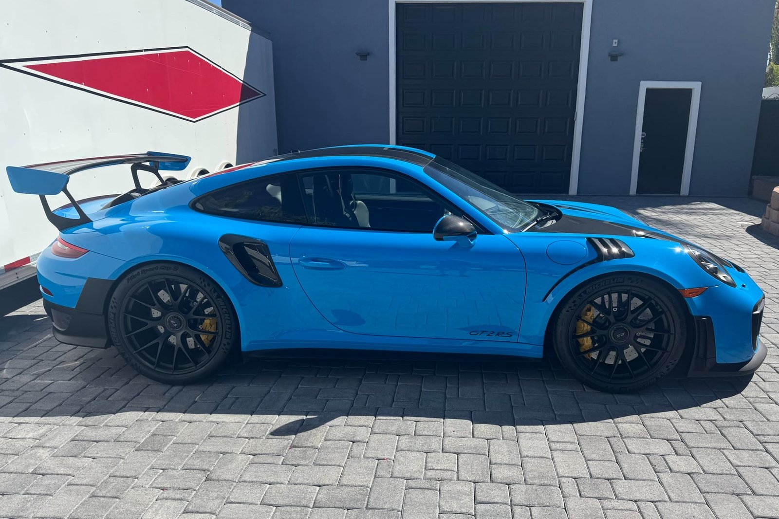 799-Mile 2018 Porsche 911 GT2 RS Weissach photo 3