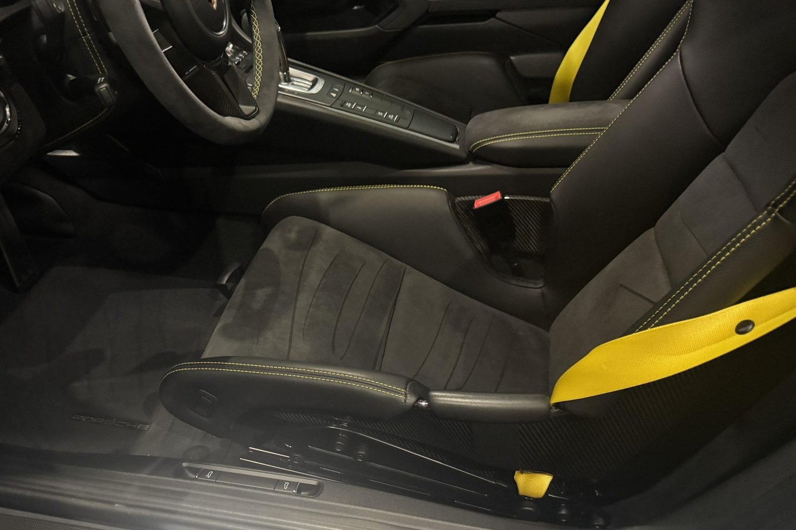 799-Mile 2018 Porsche 911 GT2 RS Weissach photo 4