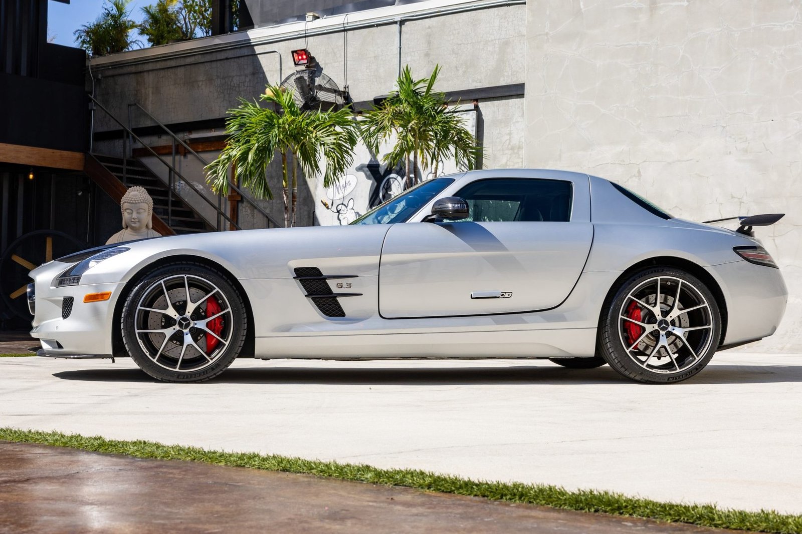 24k-Mile 2015 Mercedes-Benz SLS AMG GT Coupe Final Edition photo 3