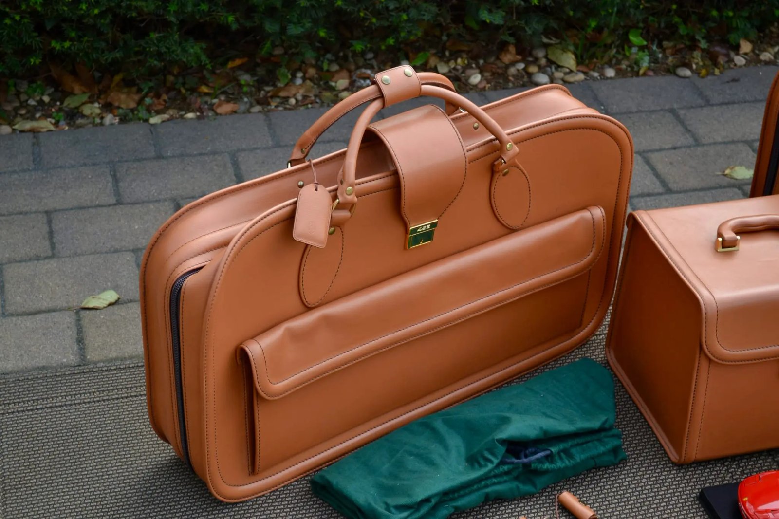 Three-Piece Luggage Collection for Ferrari 456 by Schedoni photo 2