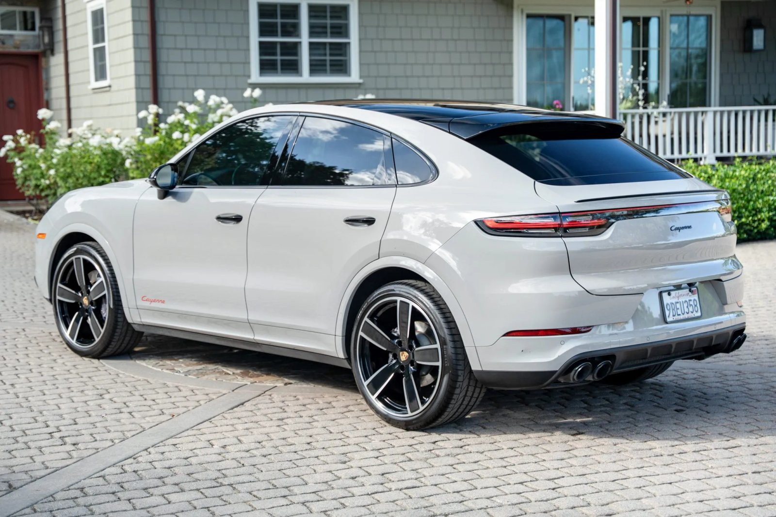 2022 Porsche Cayenne Coupe photo 2
