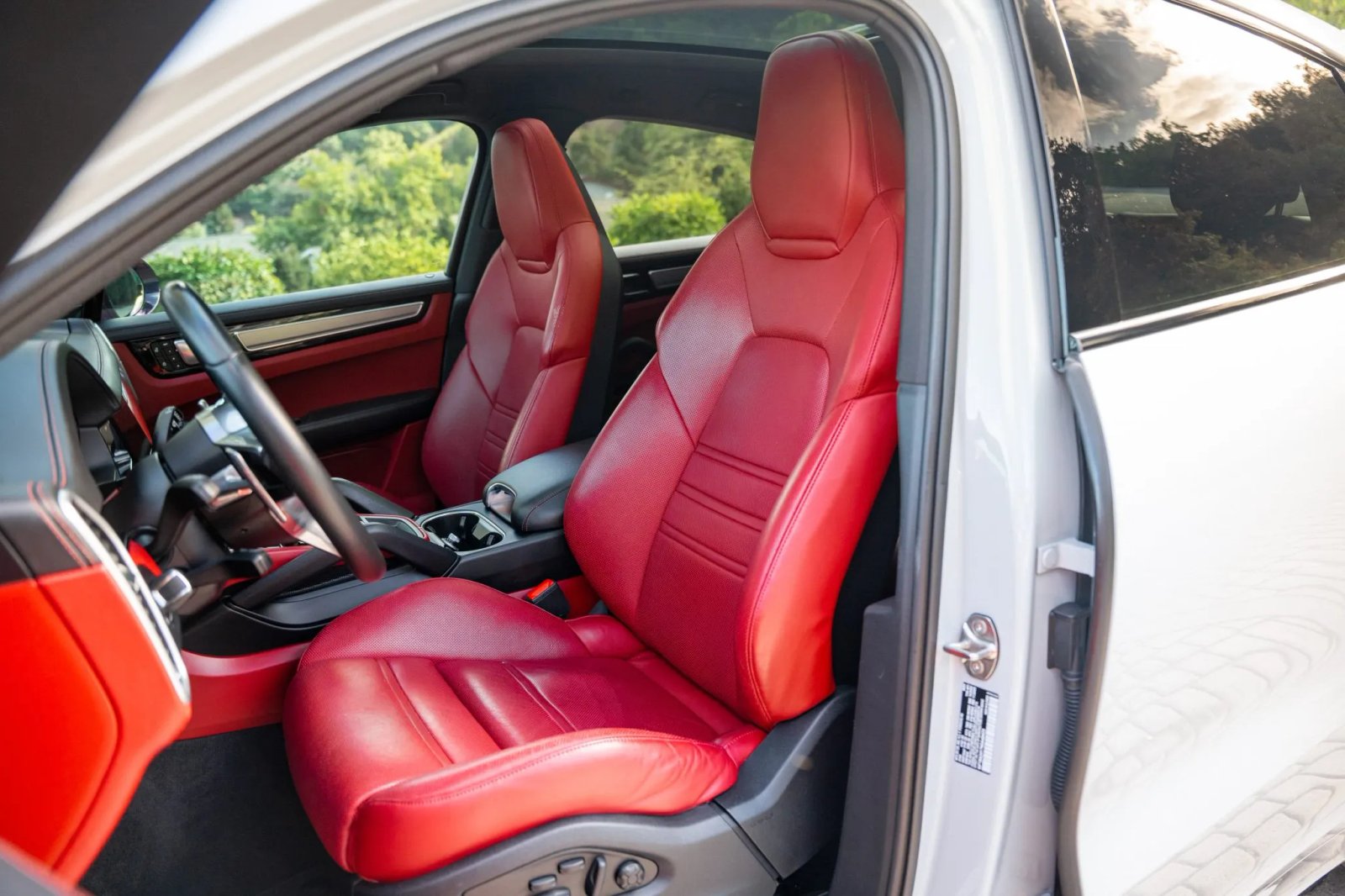 2022 Porsche Cayenne Coupe photo 4