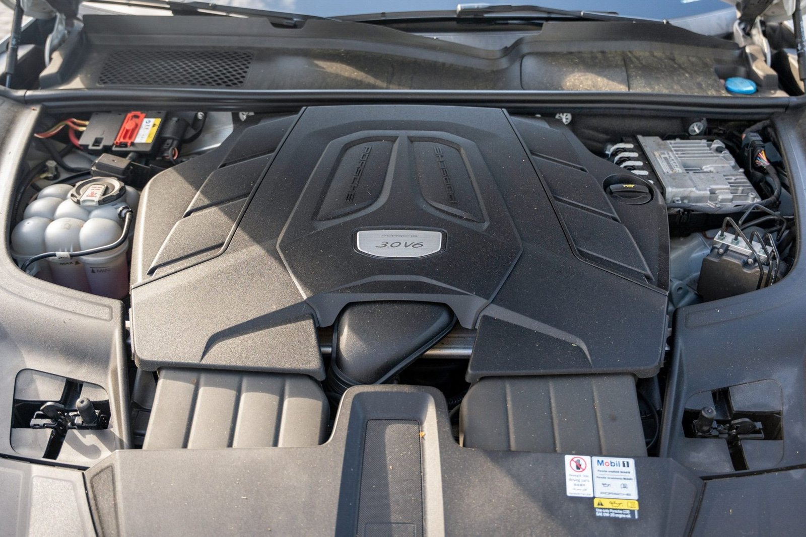 2022 Porsche Cayenne Coupe photo 6