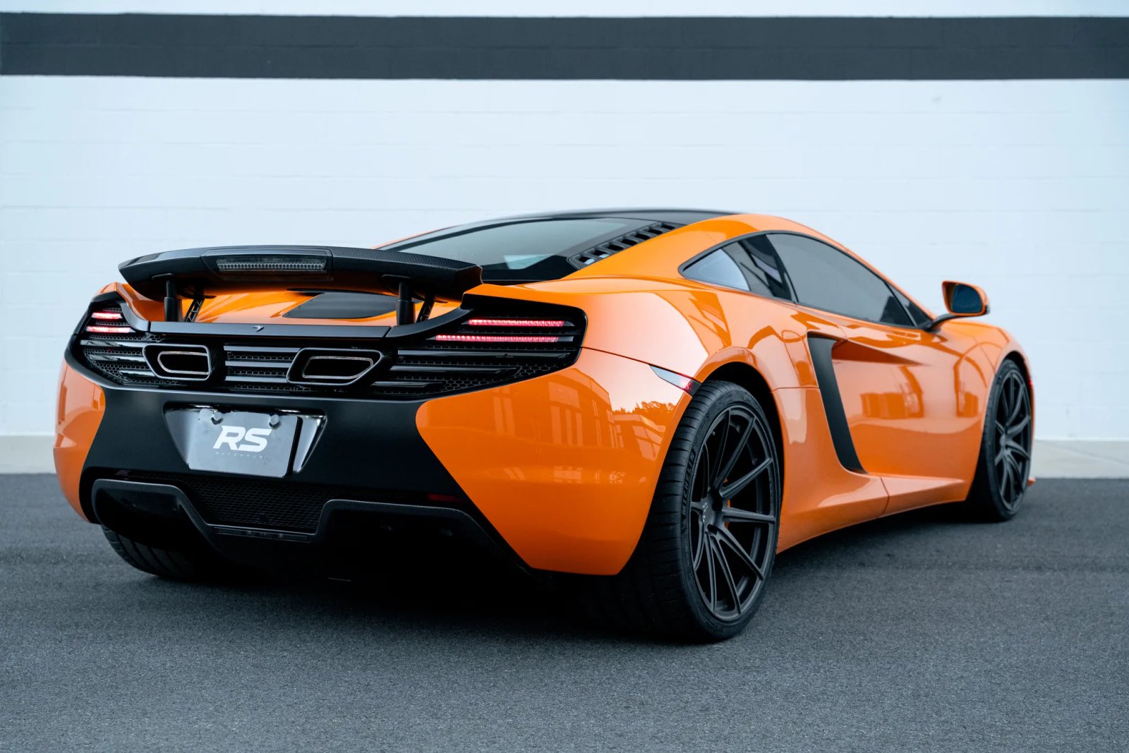 4,500-Mile 2012 McLaren MP4-12C photo 2