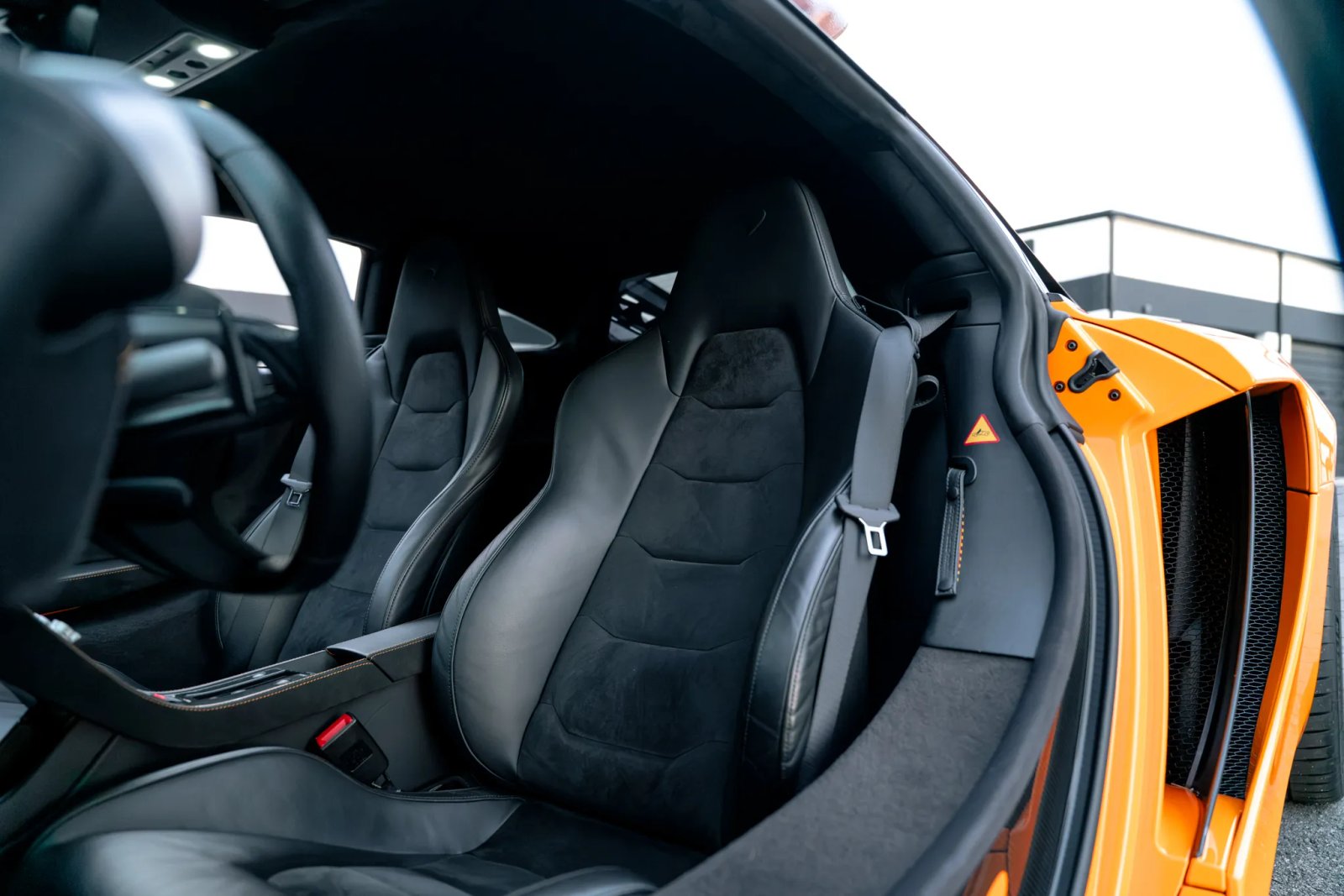 4,500-Mile 2012 McLaren MP4-12C photo 4
