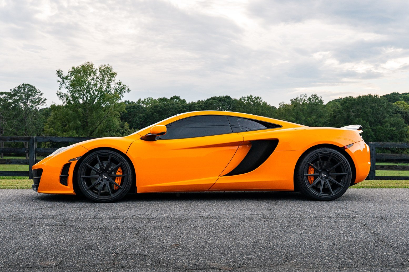 4,500-Mile 2012 McLaren MP4-12C photo 3