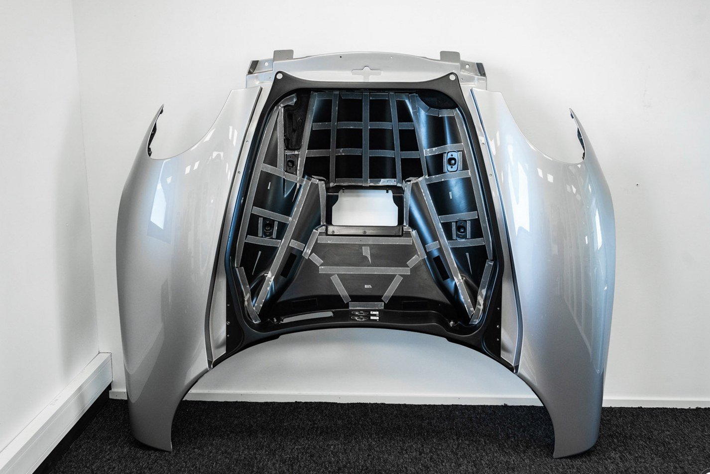 Porsche Carrera GT Front Bodywork photo 3