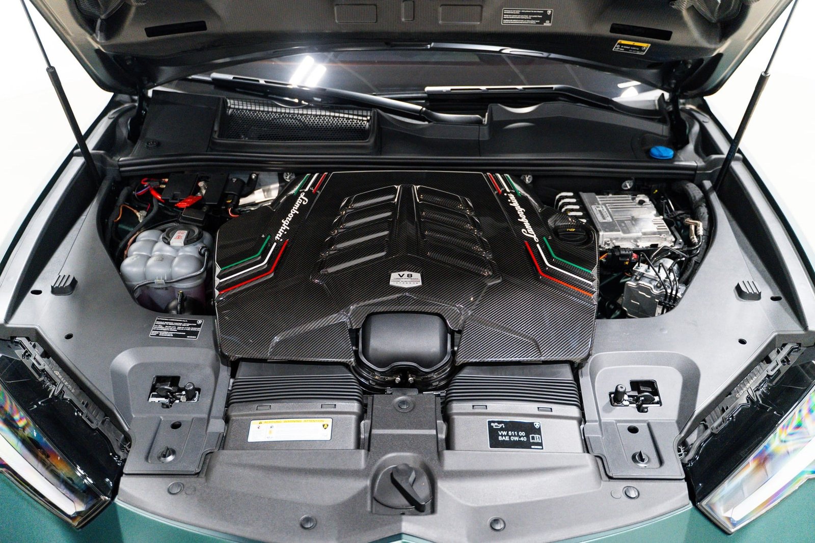 1,700-Mile 2024 Lamborghini Urus Performante photo 6