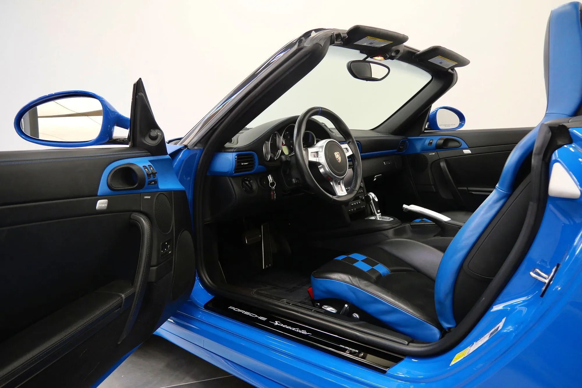 2011 Porsche 911 Speedster #193 of 356 photo 3