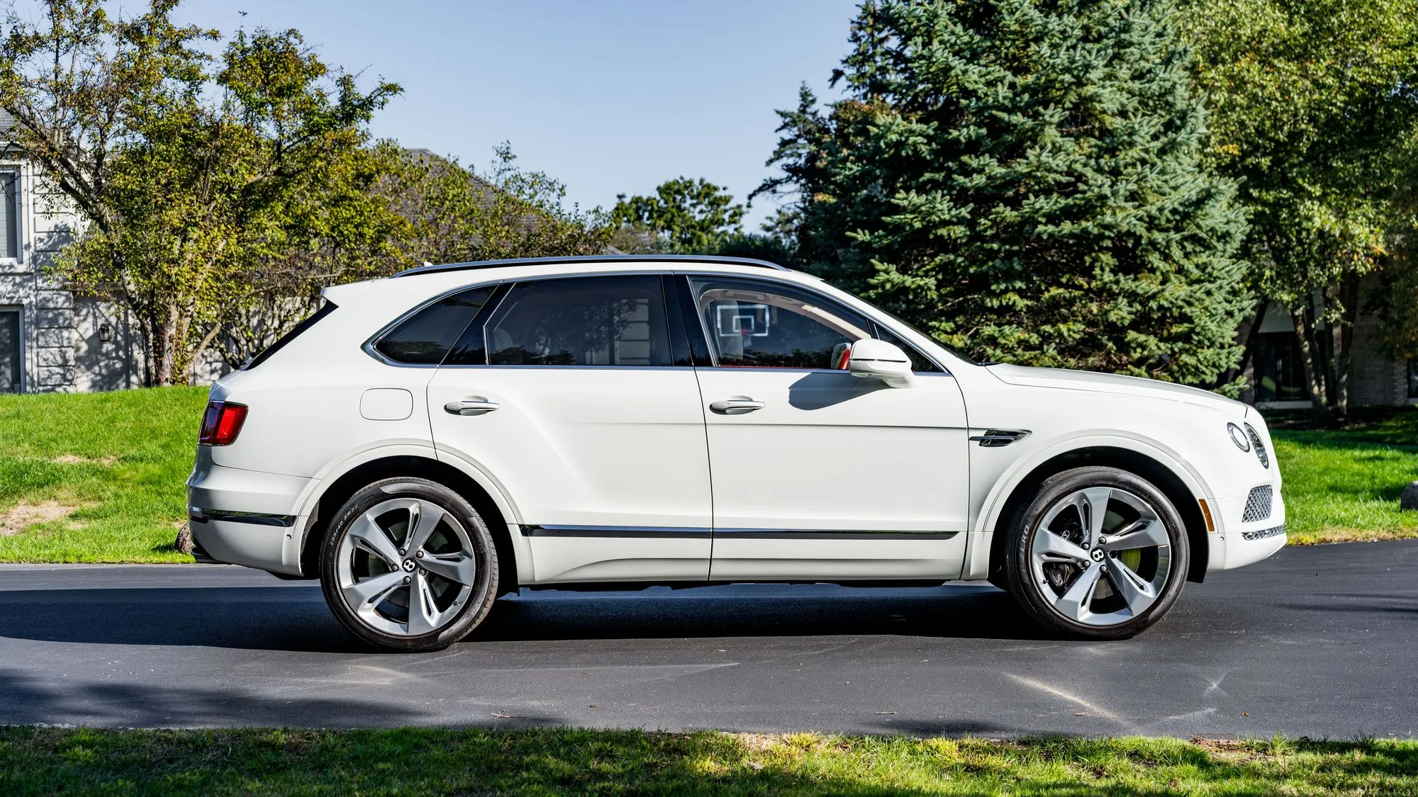 2017 Bentley Bentayga photo 2