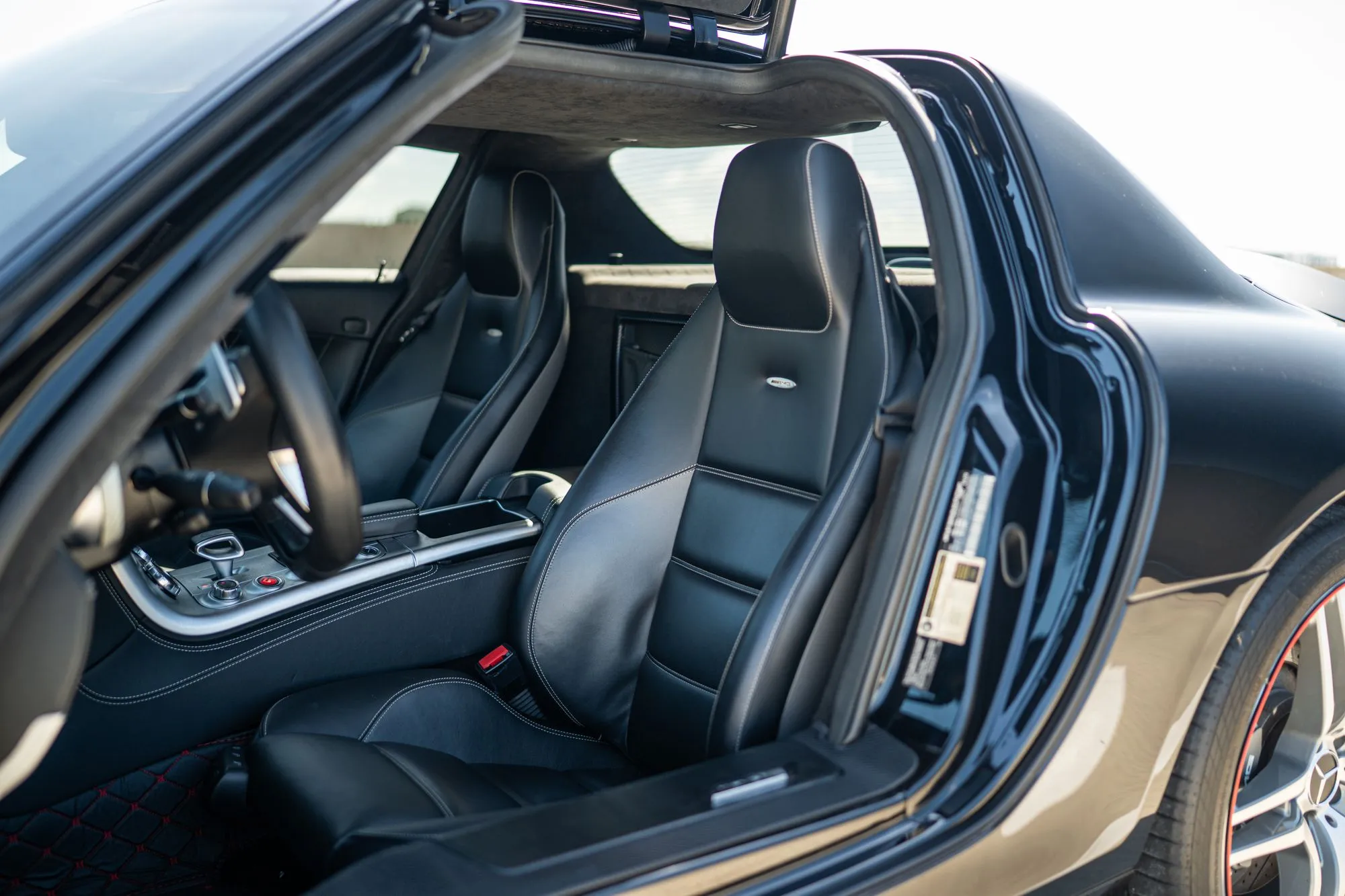 2012 Mercedes-Benz SLS AMG photo 3