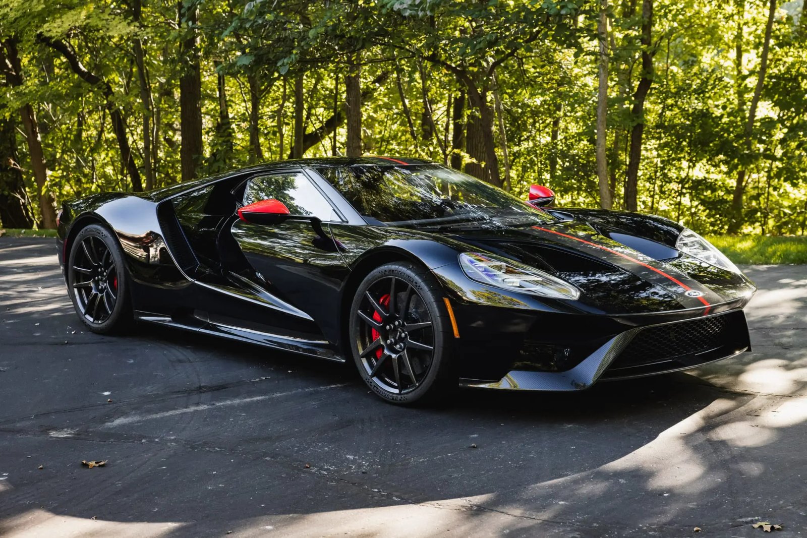 738-Mile 2020 Ford GT Carbon Series photo 3