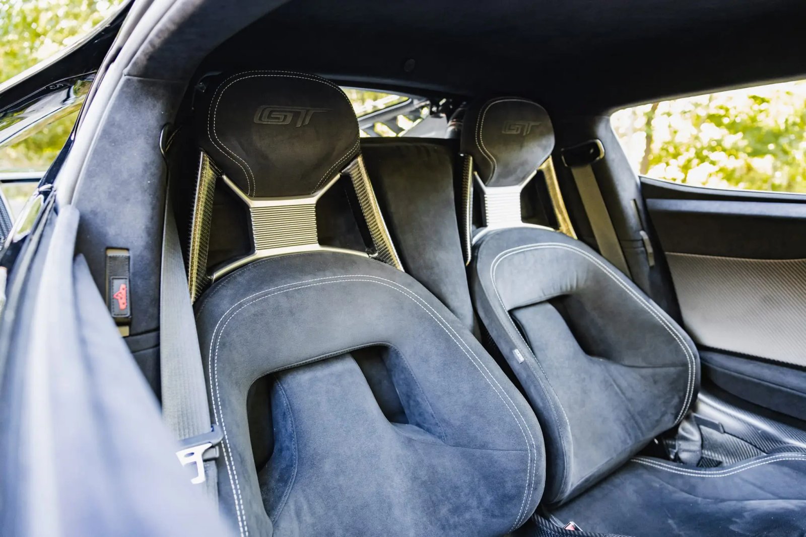738-Mile 2020 Ford GT Carbon Series photo 5