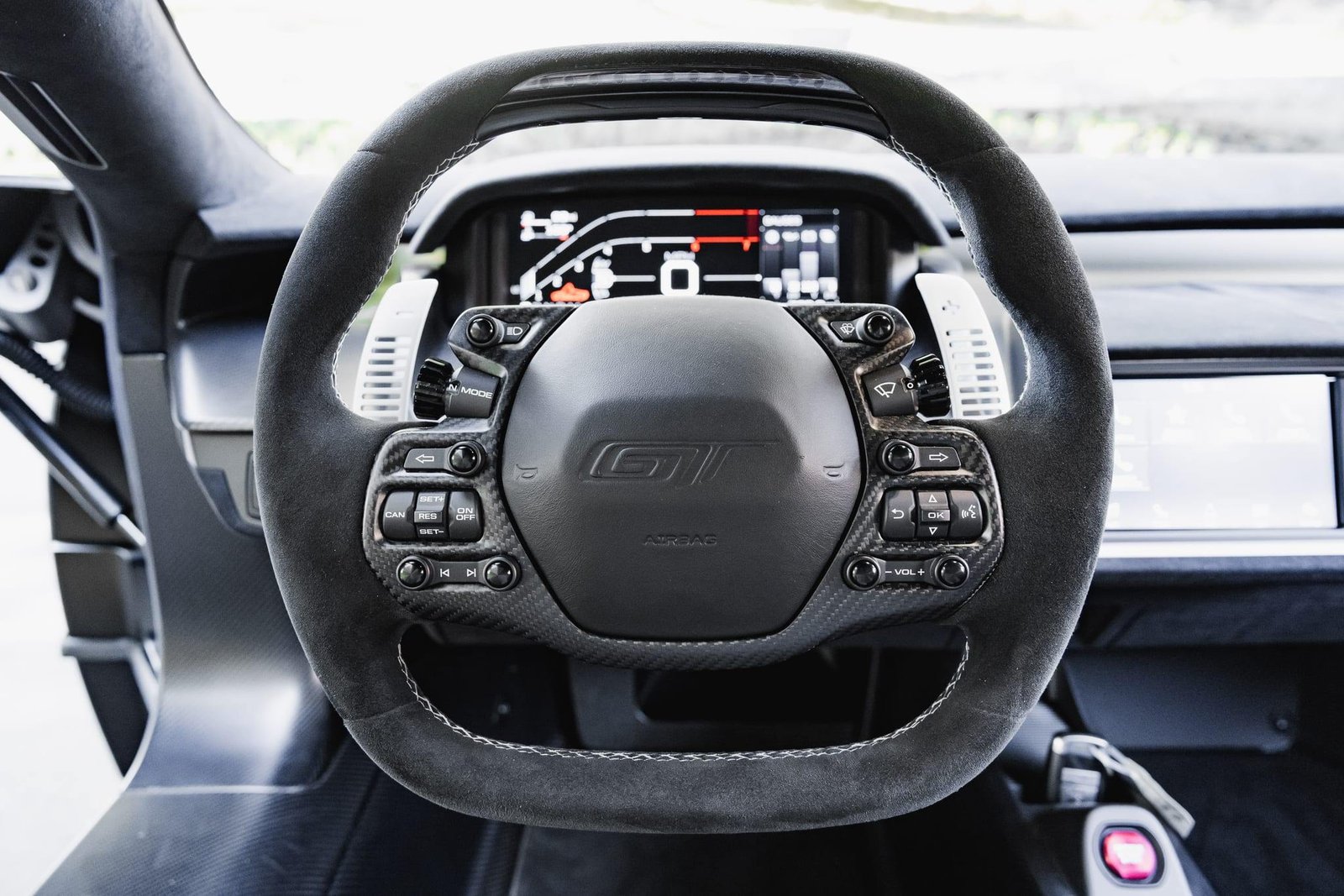 738-Mile 2020 Ford GT Carbon Series photo 6