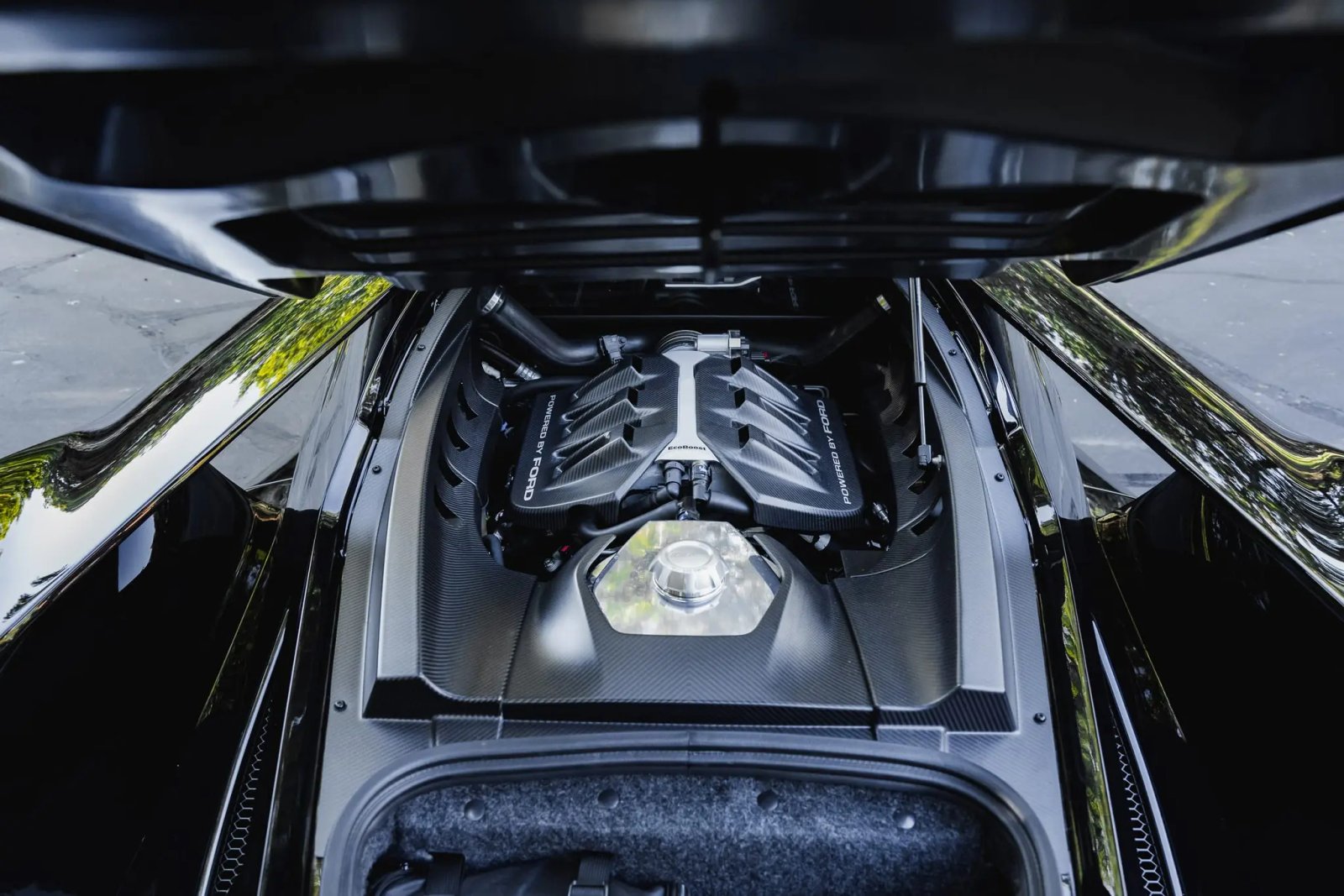 738-Mile 2020 Ford GT Carbon Series photo 7