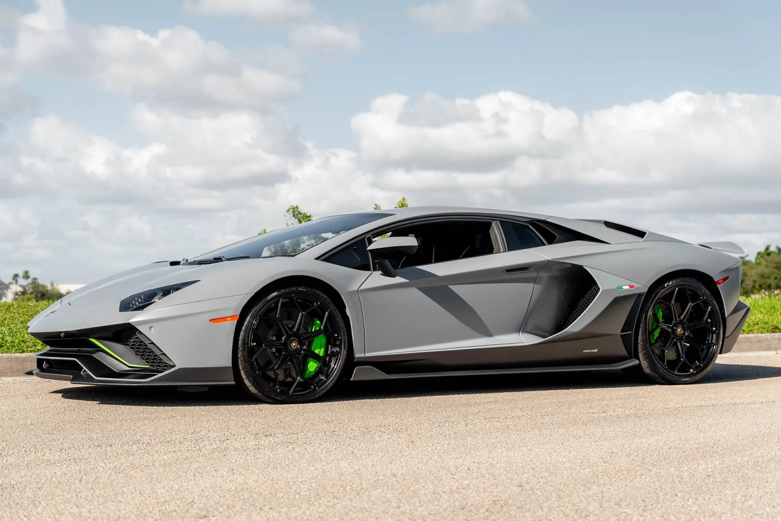 143-Mile 2022 Lamborghini Aventador LP780-4 Ultimae Coupe photo 2