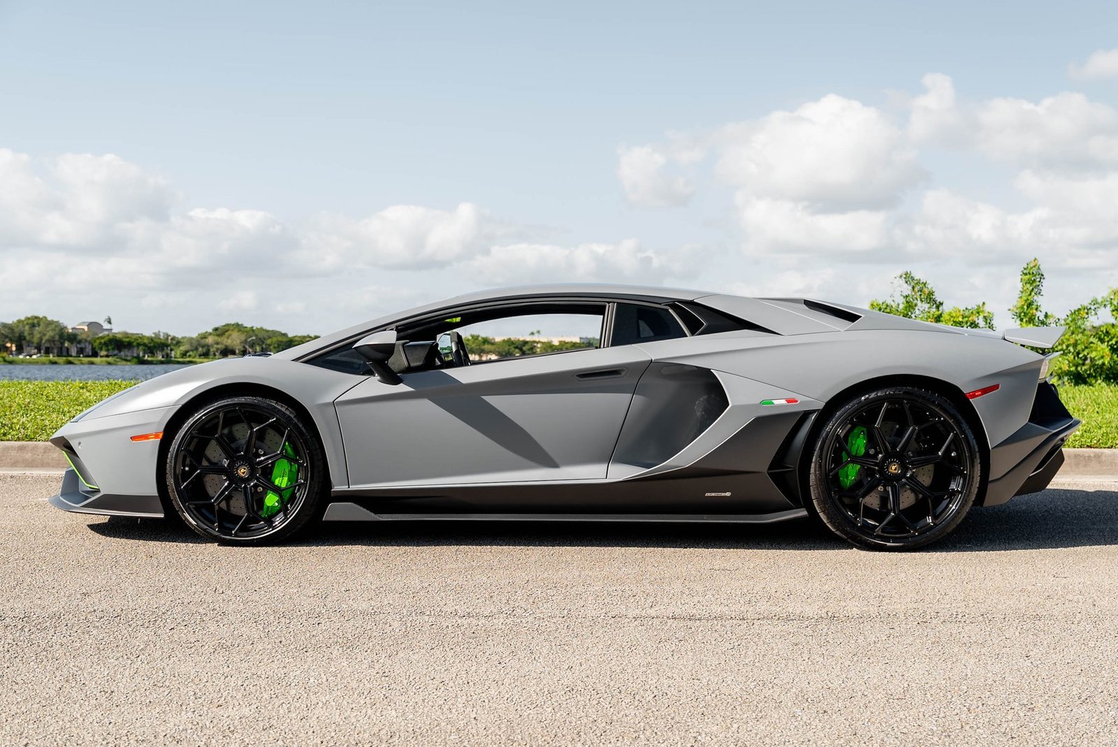 143-Mile 2022 Lamborghini Aventador LP780-4 Ultimae Coupe photo 4