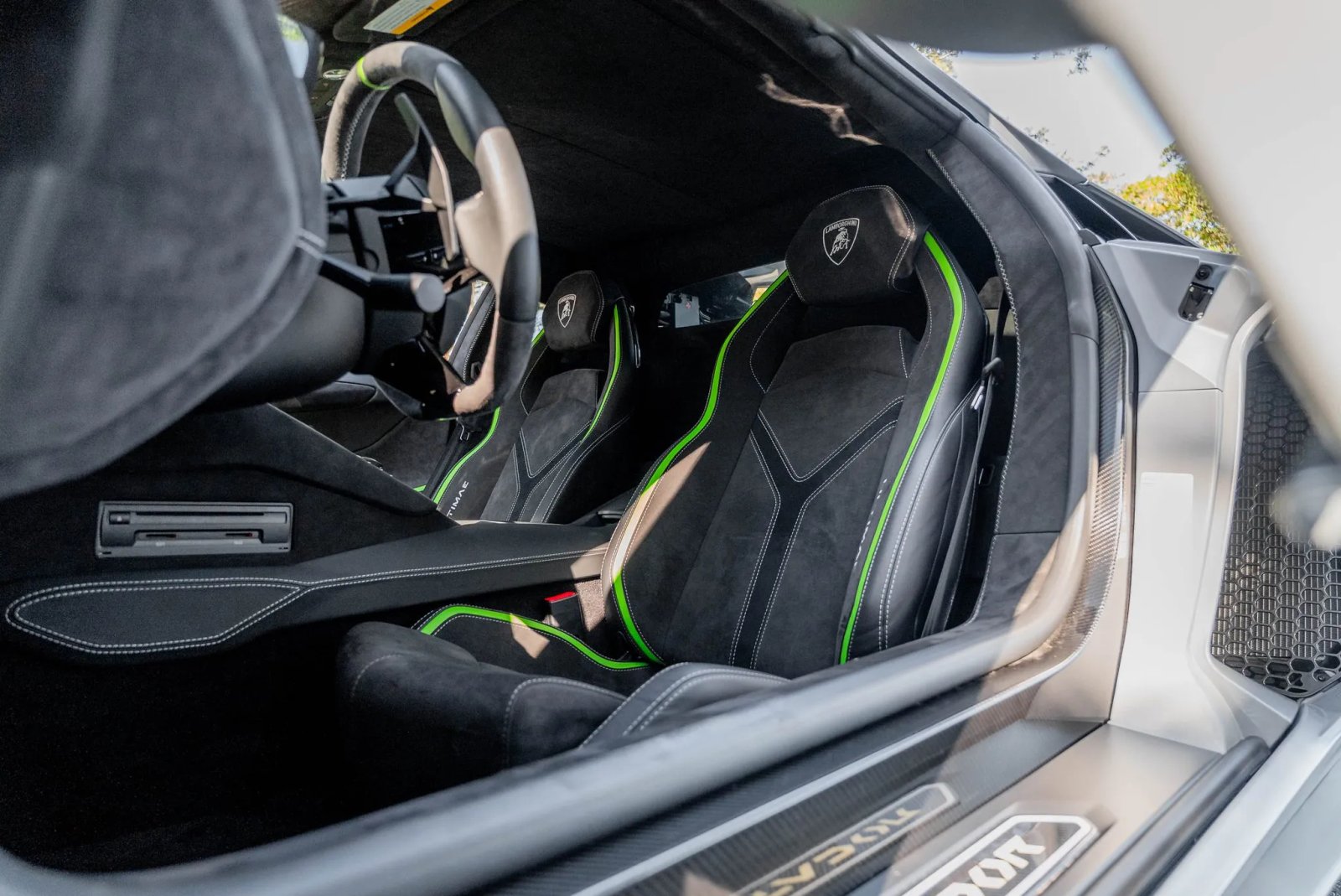 143-Mile 2022 Lamborghini Aventador LP780-4 Ultimae Coupe photo 5