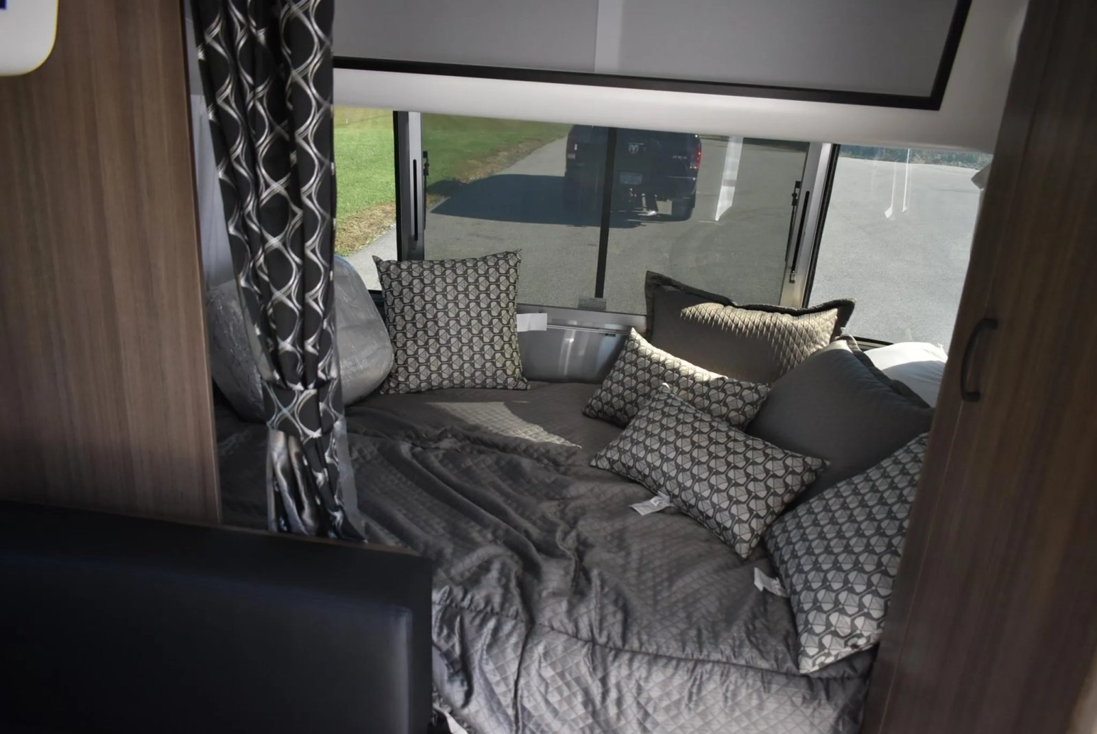 2023 Airstream Caravel 20FB Travel Trailer photo 3