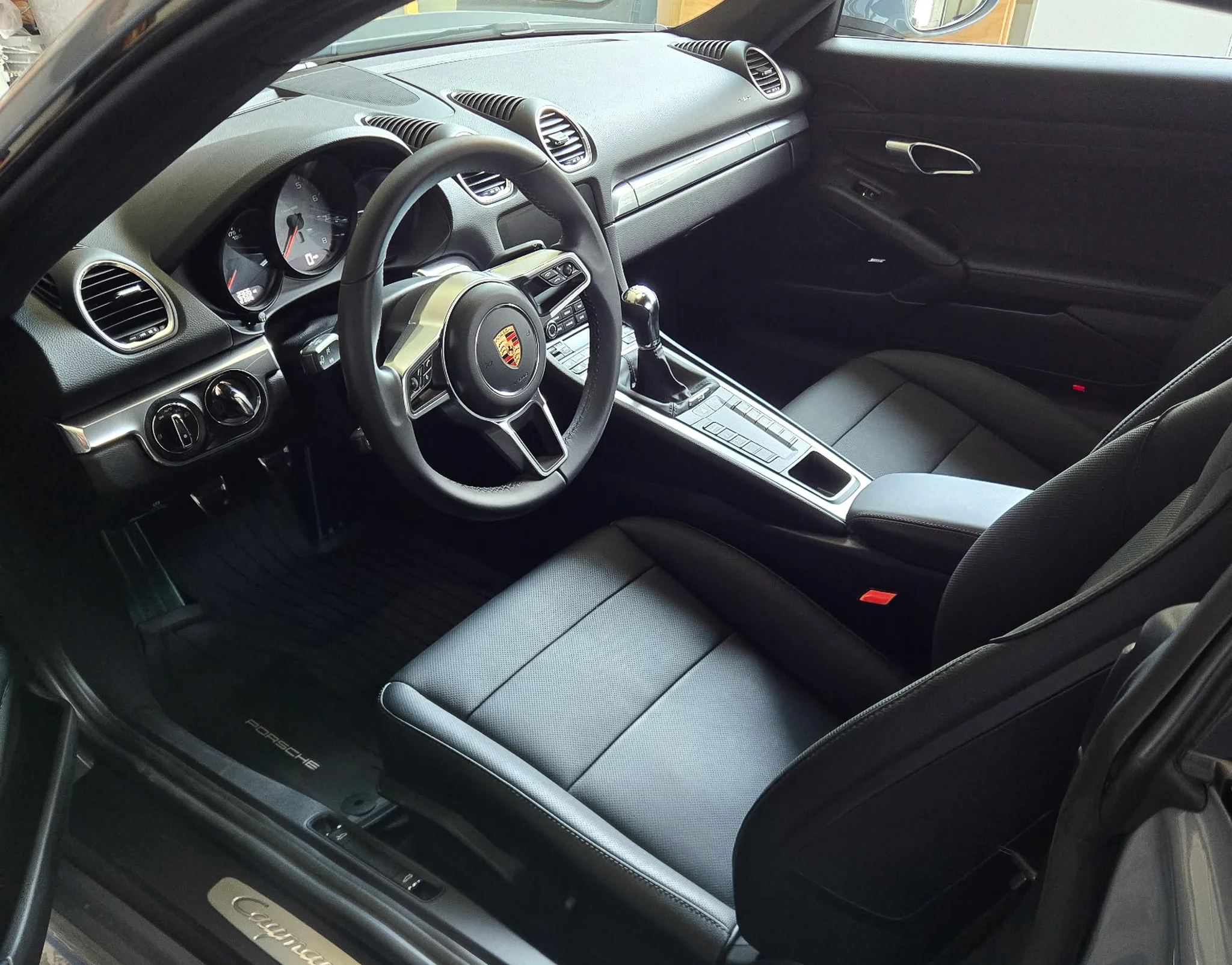 2k-Mile 2024 Porsche 718 Cayman S 6-Speed photo 3