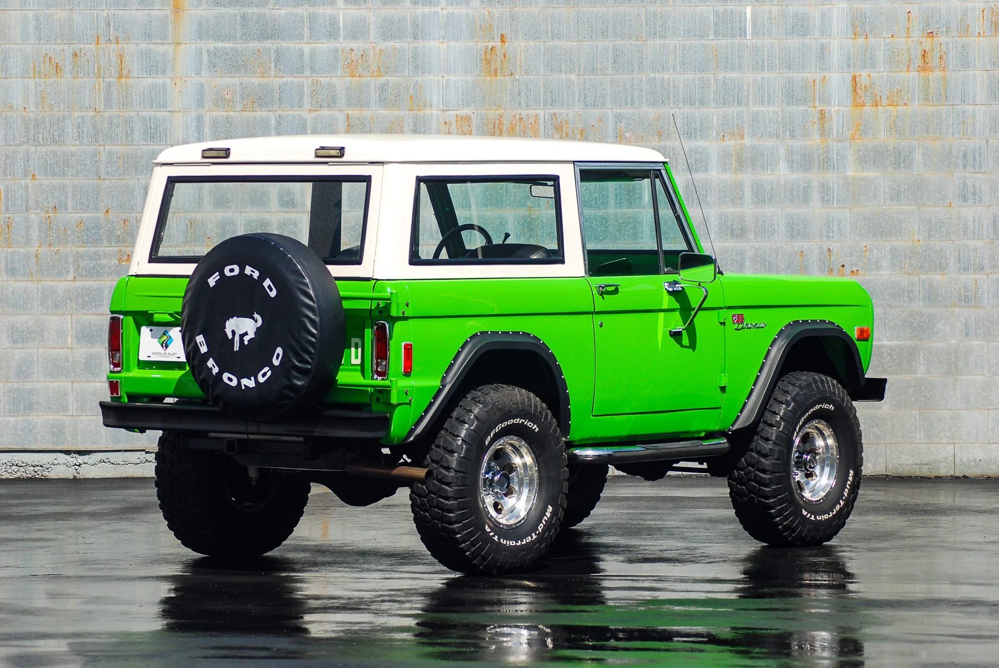 1977 Ford Bronco 302 Fuel-Injected photo 2