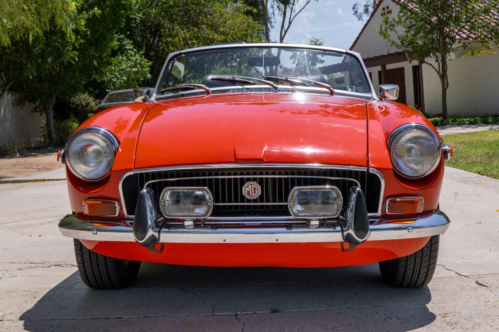 1972 MG MGB Roadster photo 2