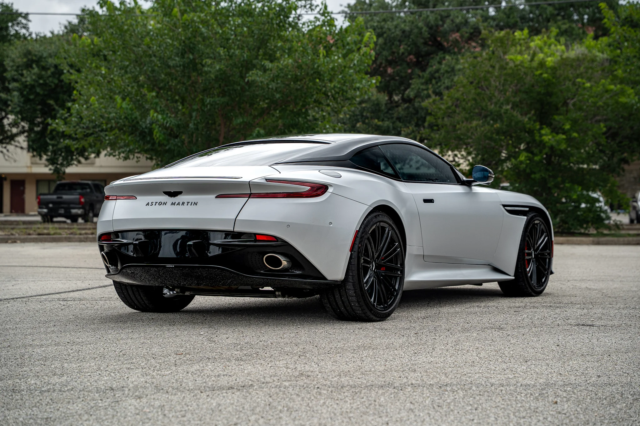 3k-Mile 2024 Aston Martin DB12 Coupe photo 2