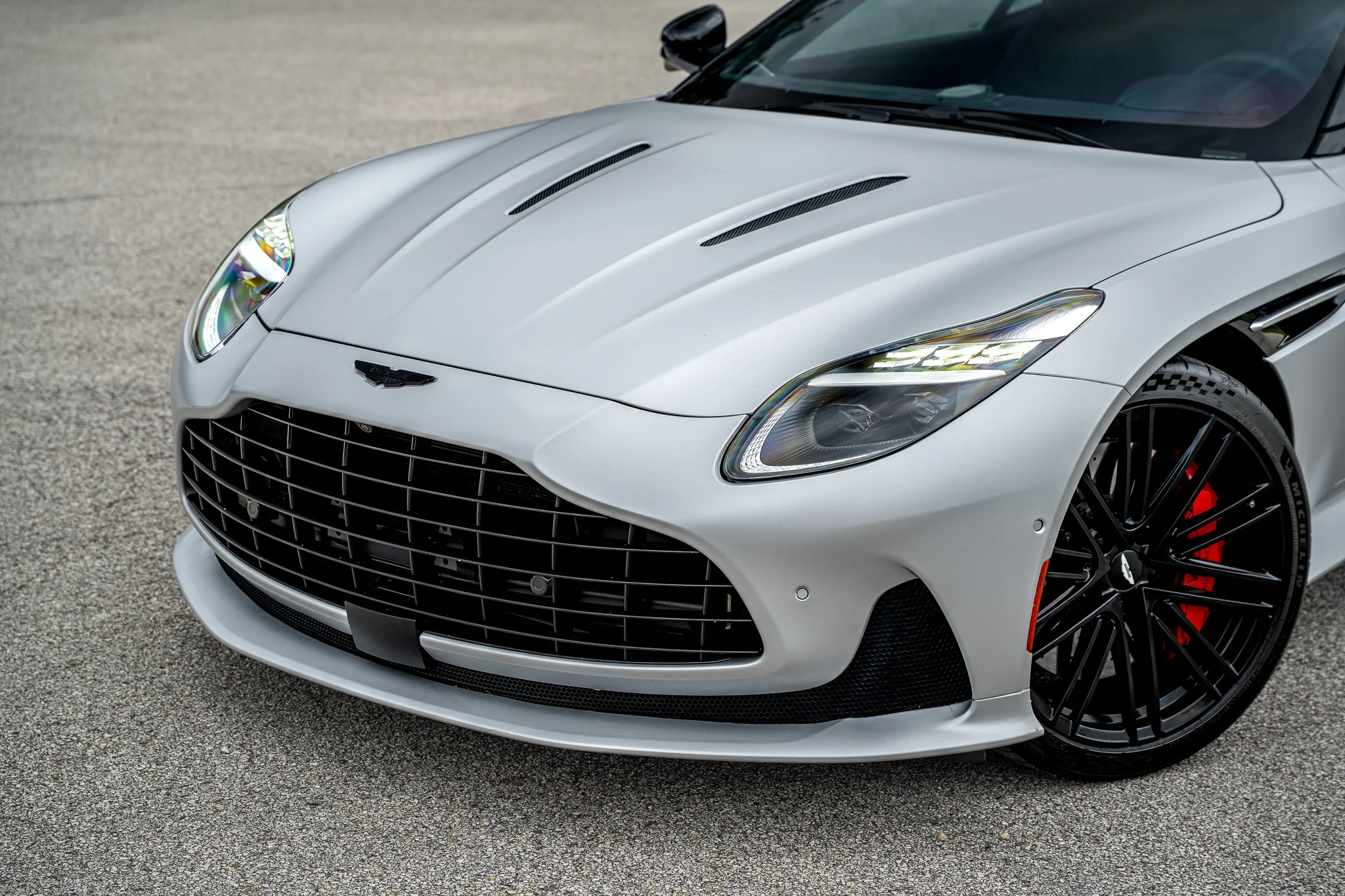 3k-Mile 2024 Aston Martin DB12 Coupe photo 4