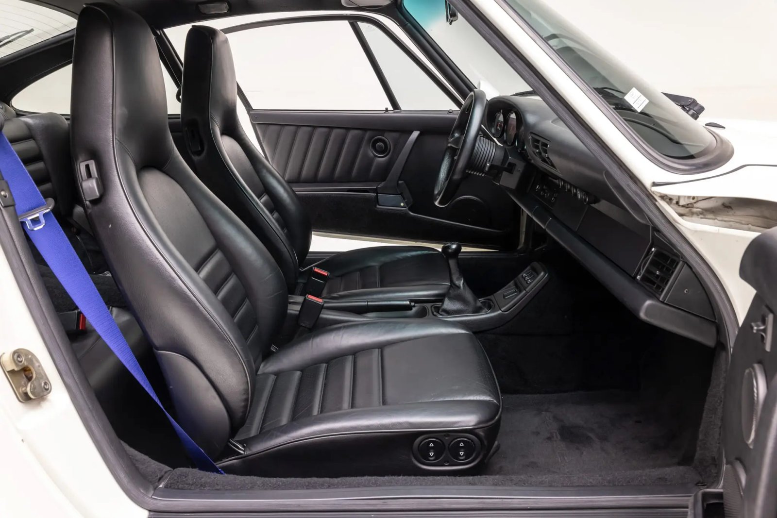 RoW 1991 Porsche 911 Carrera 2 Coupe 5-Speed photo 4