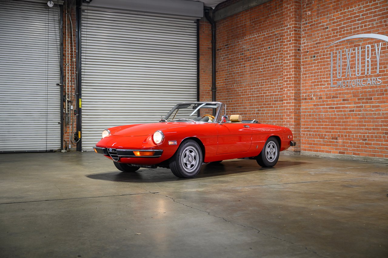 2.0L-Powered 1971 Alfa Romeo 1750 Spider Veloce photo 2