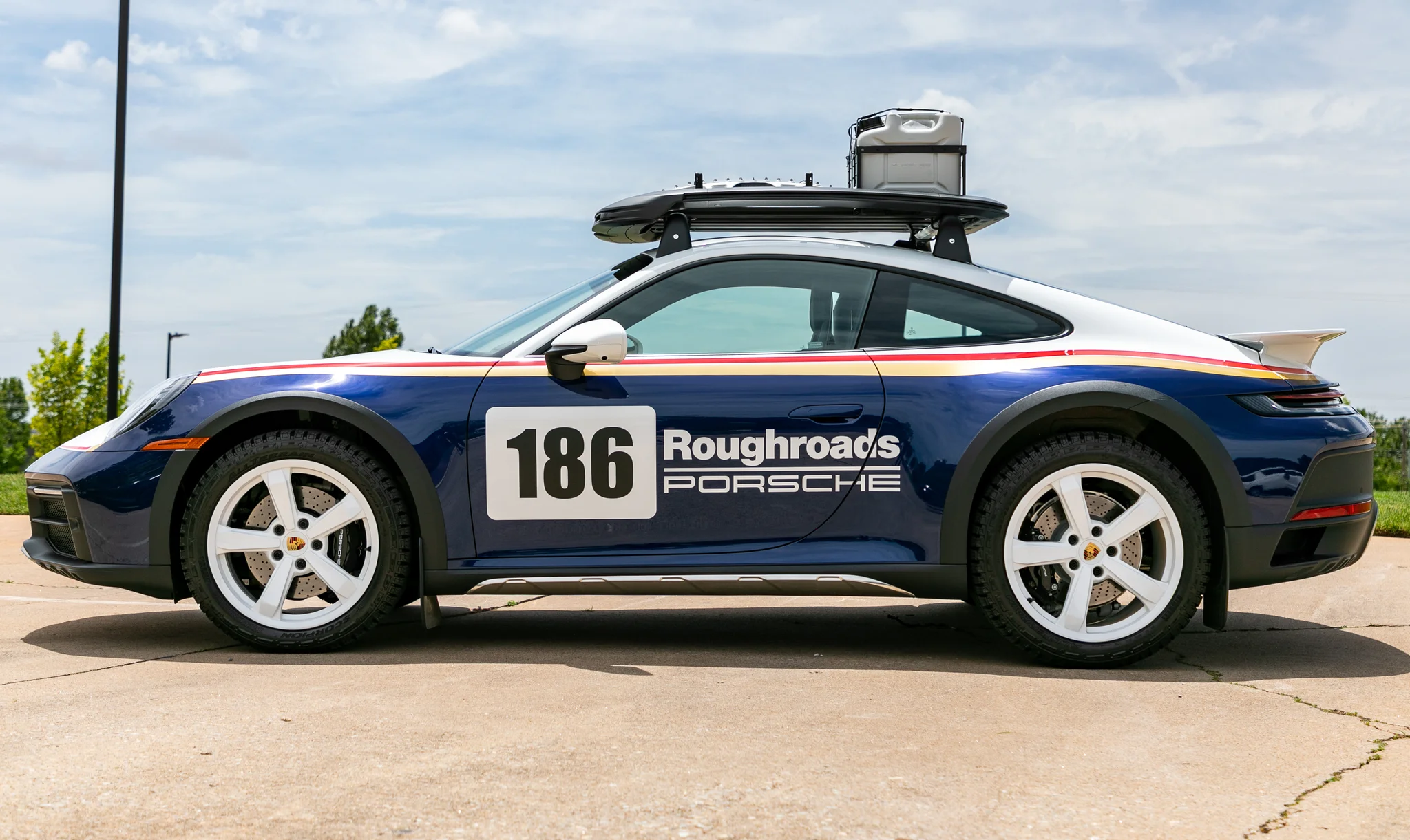 2,700-Mile 2024 Porsche 911 Dakar w/ Rallye Design Package photo 5