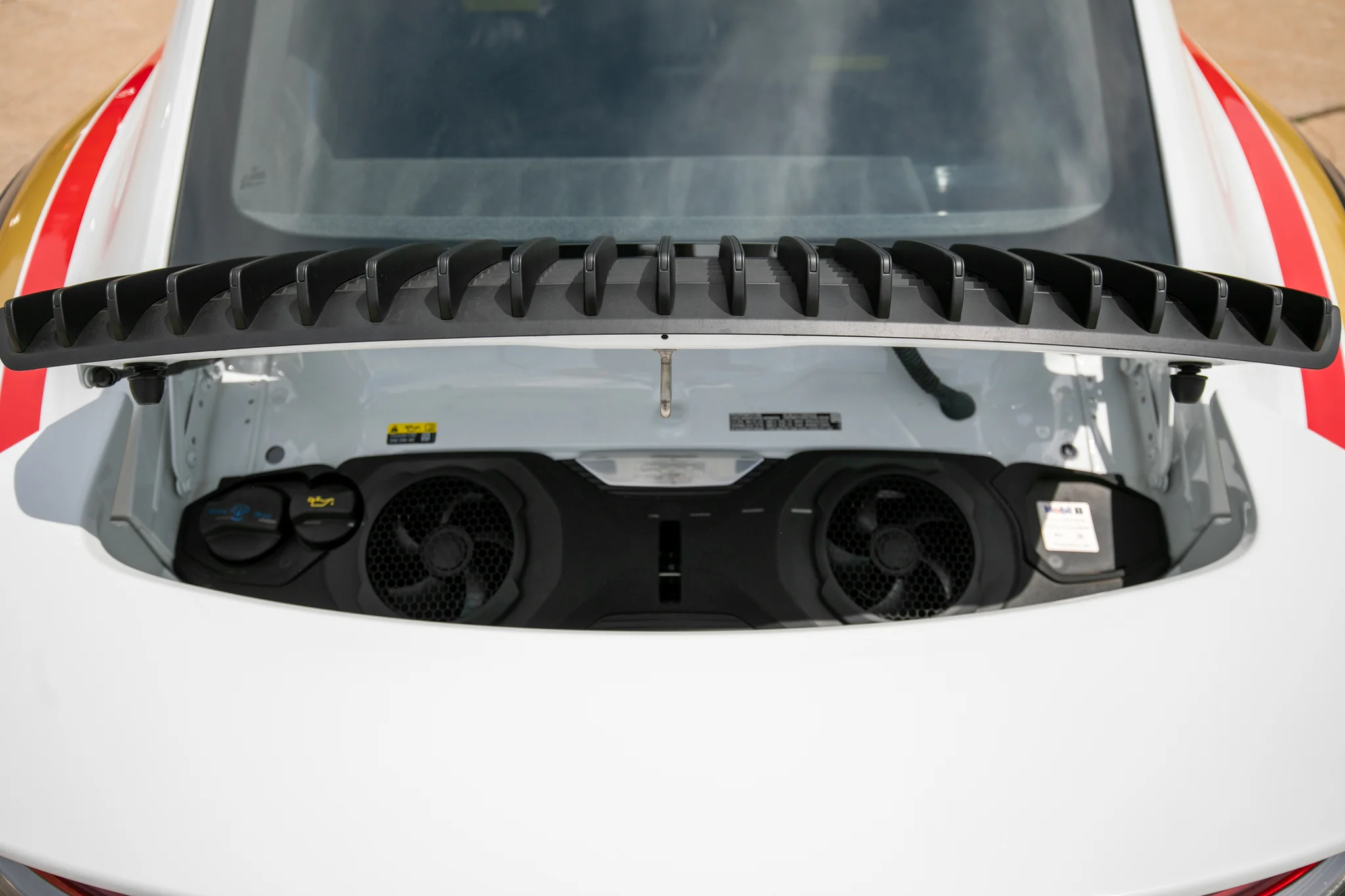 2,700-Mile 2024 Porsche 911 Dakar w/ Rallye Design Package photo 4