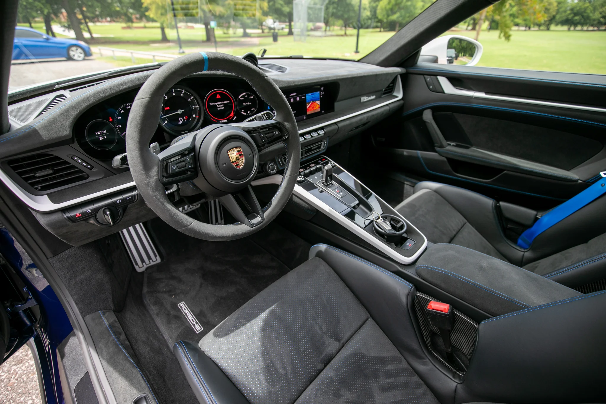 2,700-Mile 2024 Porsche 911 Dakar w/ Rallye Design Package photo 3
